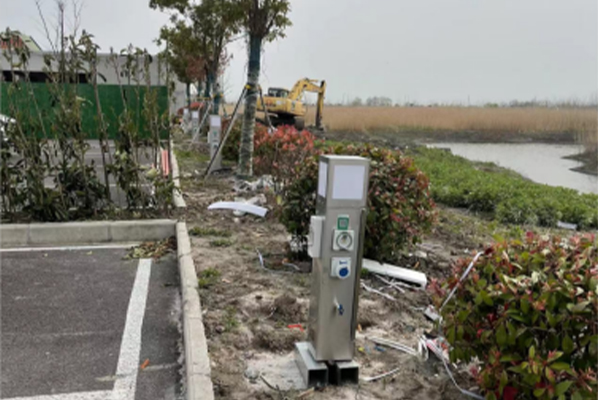 極亞智能房車營(yíng)地智能水電樁安裝實(shí)拍