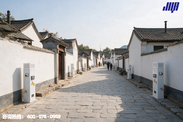 駱駝灣房車營(yíng)地周邊太行山村風(fēng)光，白墻灰瓦民居